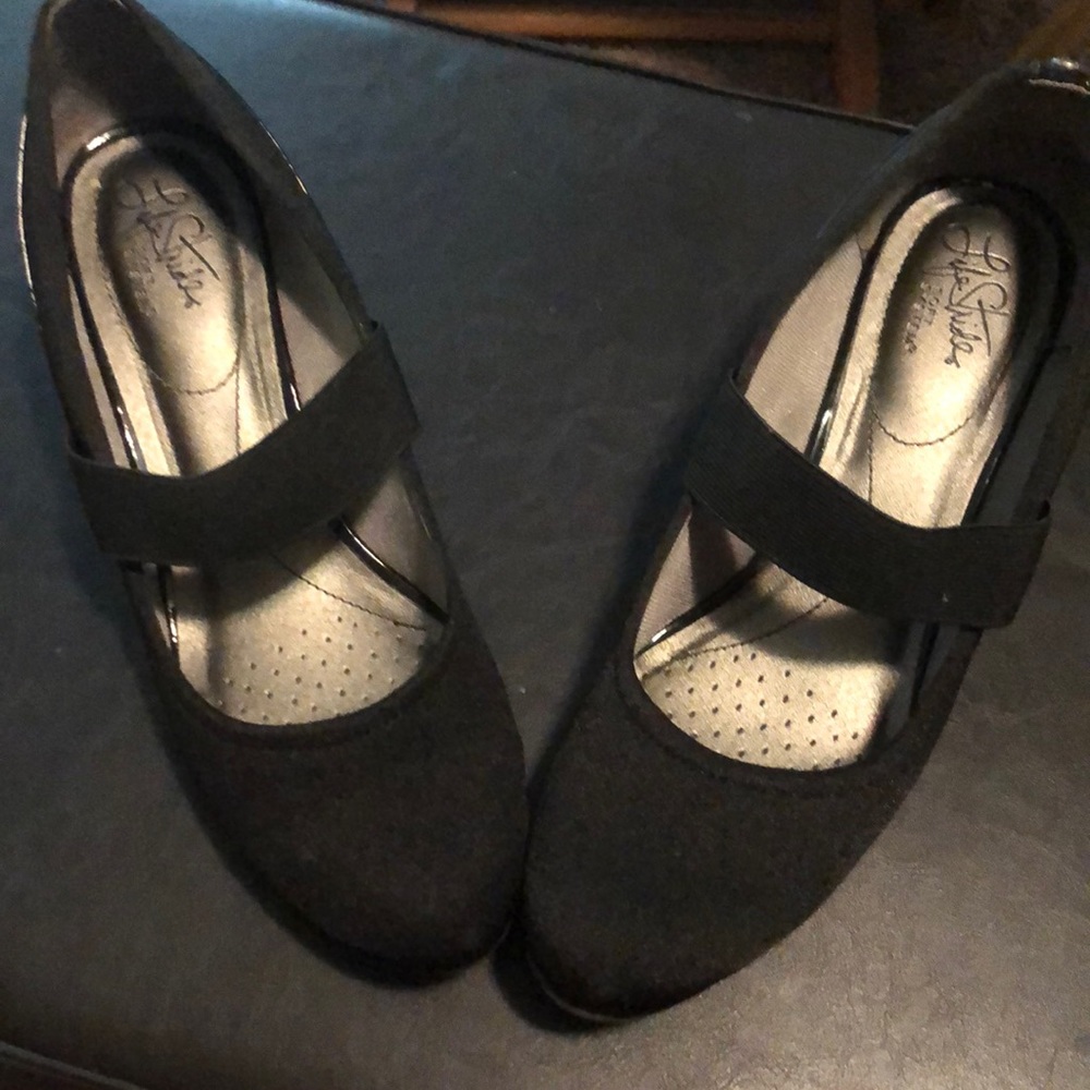 Black wedges